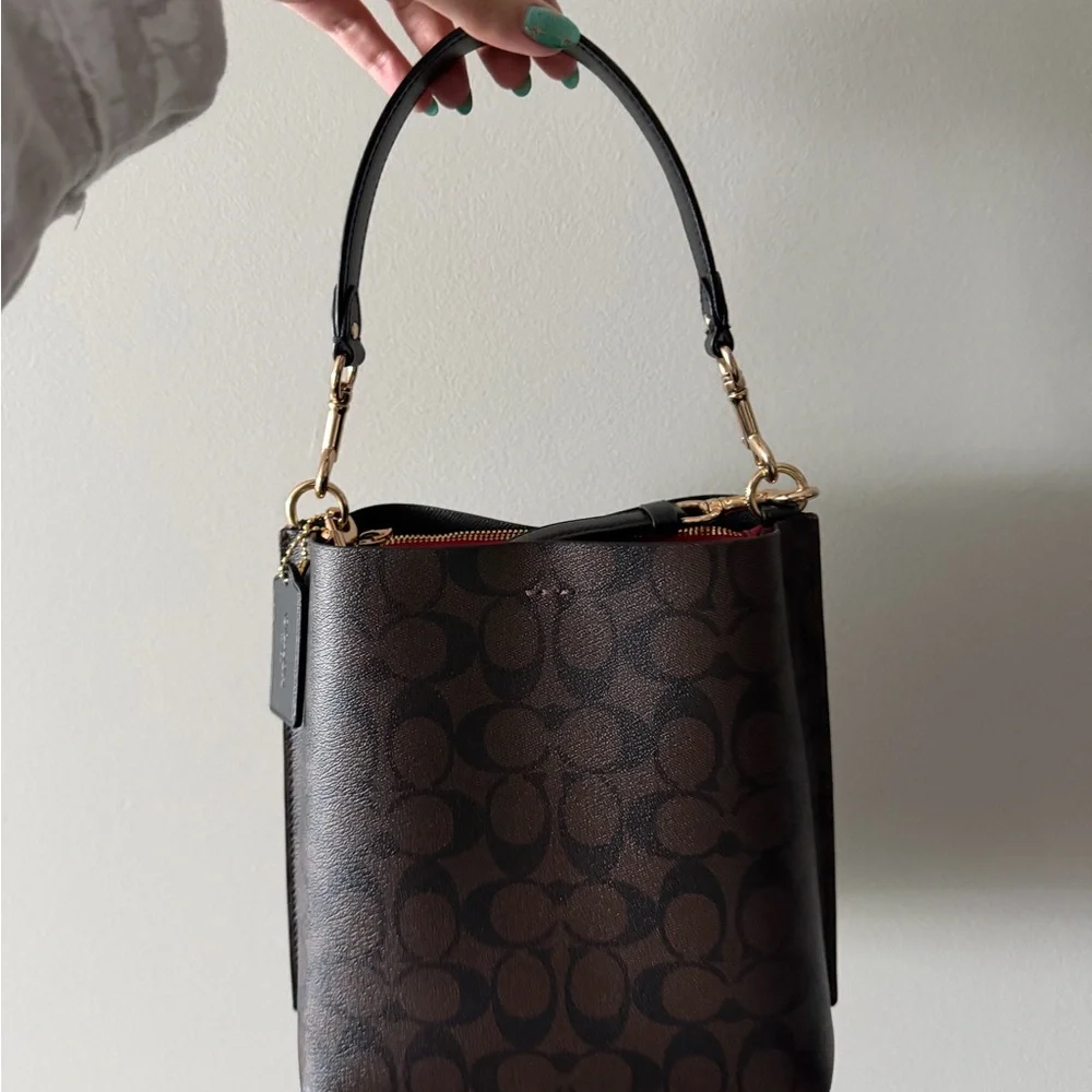 Coach small bucket shoulder bag in the signature canvas - Picture 2 of 5